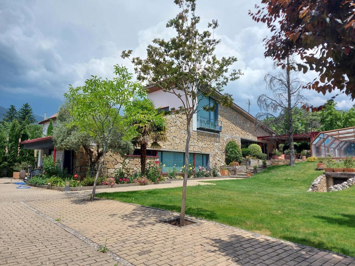 Villa Fantástica vivienda con amplio jardín y piscina Cercedilla Esterno foto